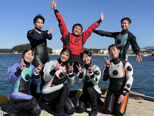 海を思いっ気要り楽しむダイバー達